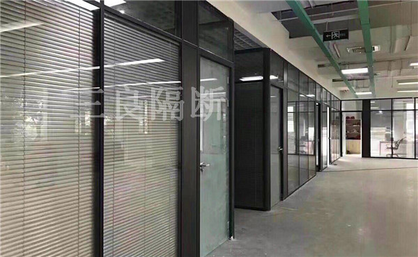 選擇成都玻璃隔斷的理由，玻璃隔斷清徹生活