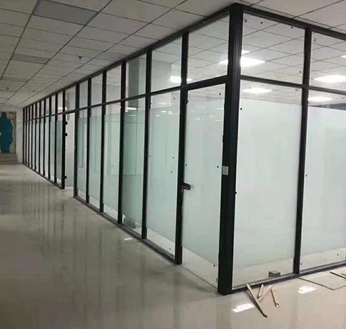 簡述成都辦公室隔斷使用方式和種類