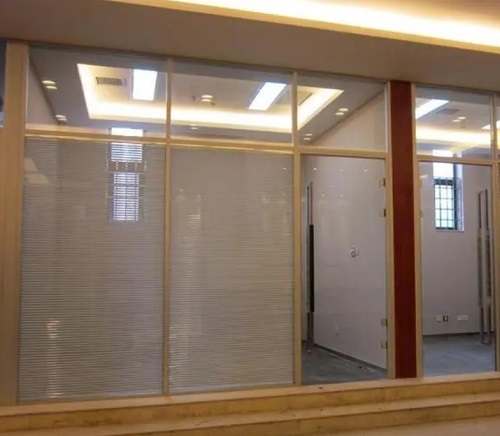 成都玻璃隔斷分類有哪些？三良裝飾告訴你